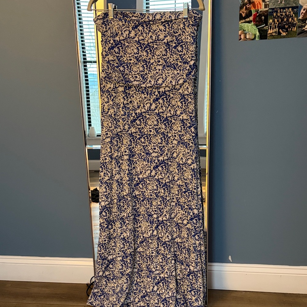 Woman’s L Blue and White Floral Dress
